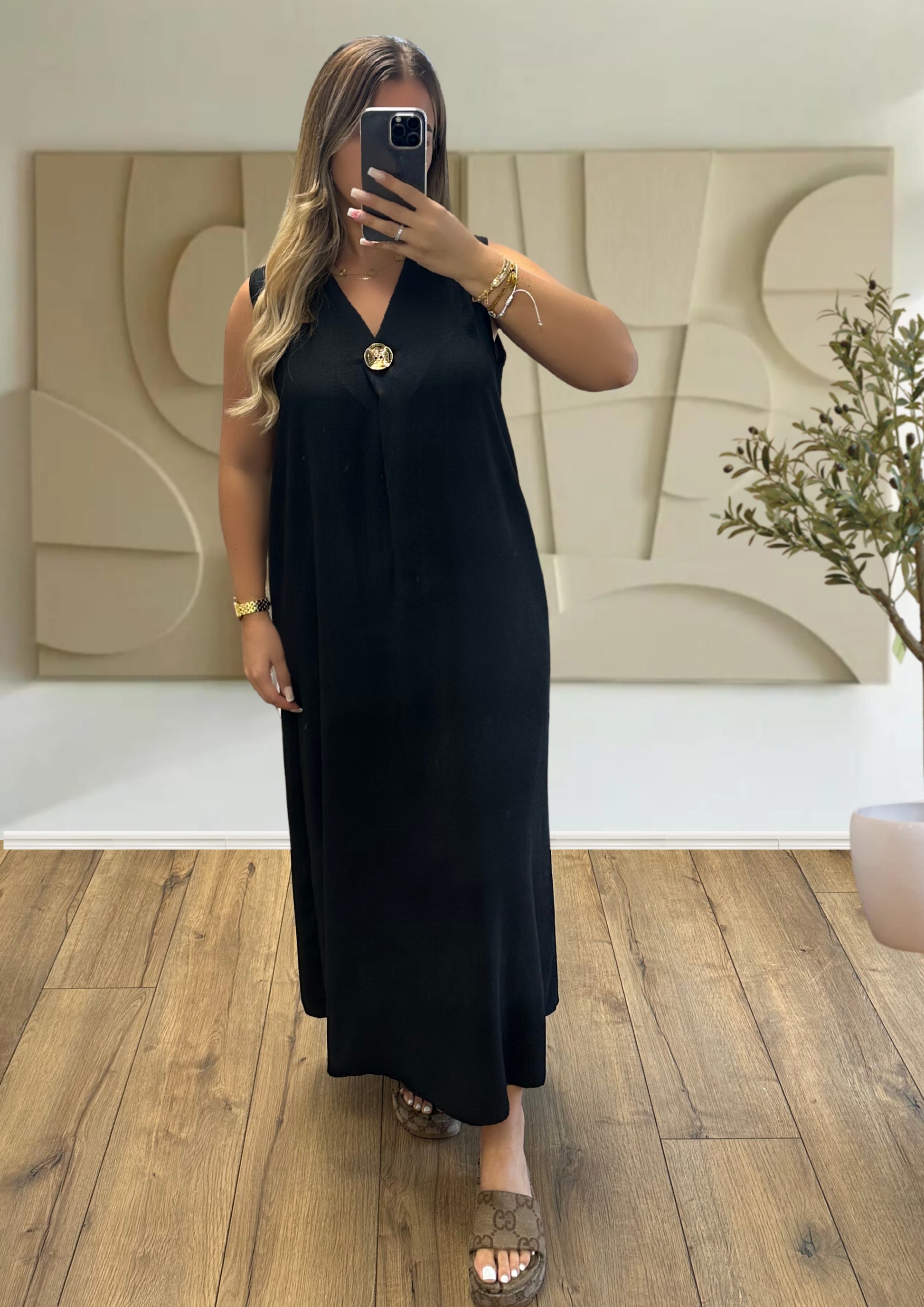 ROBE FINE À BOUTON NOIR
