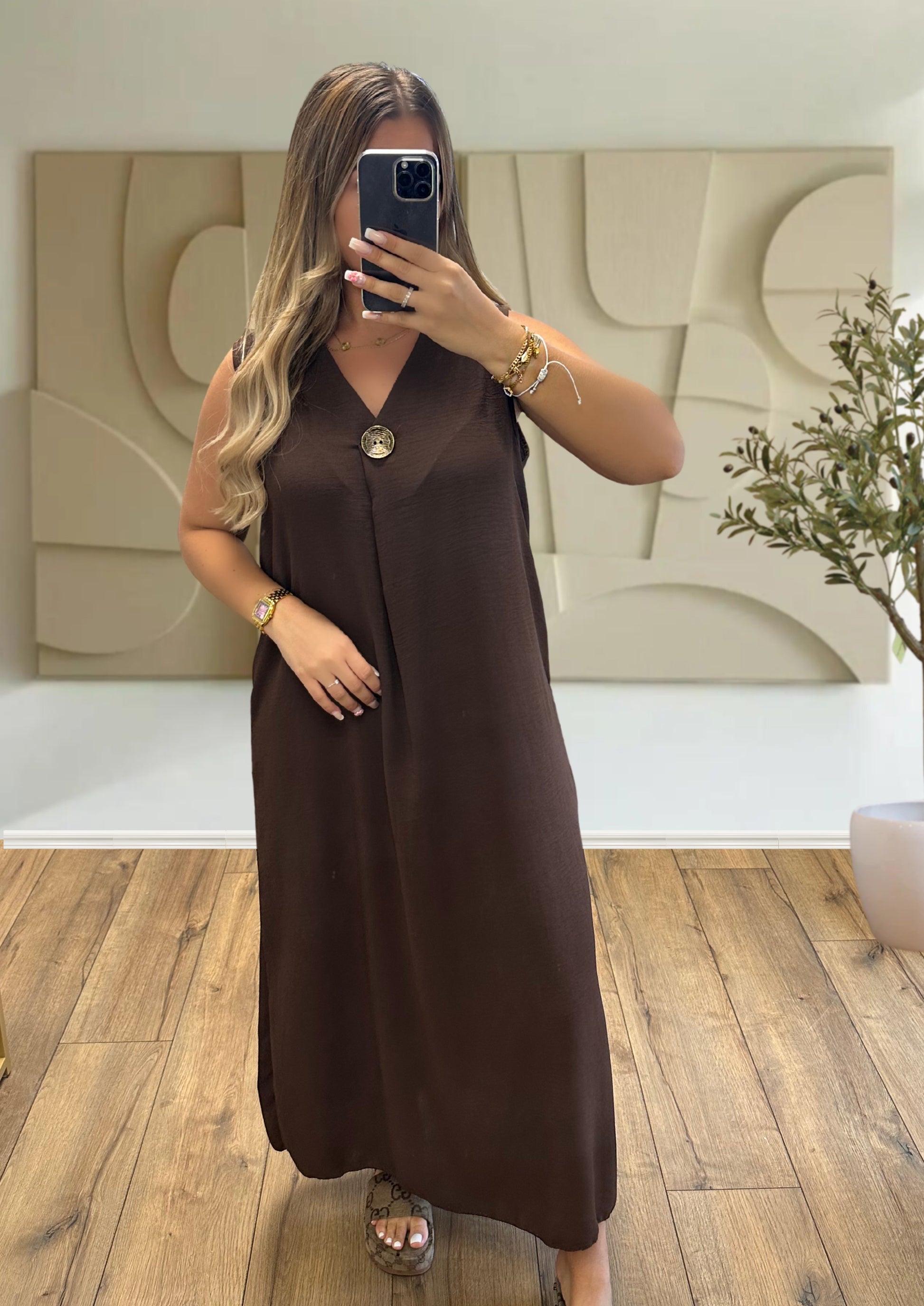 ROBE FINE À BOUTON MARRON