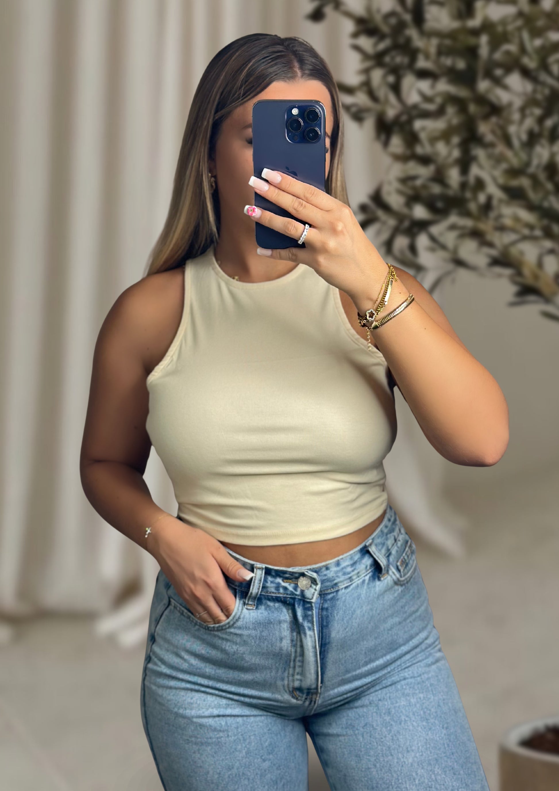 TOP SANS MANCHES BEIGE